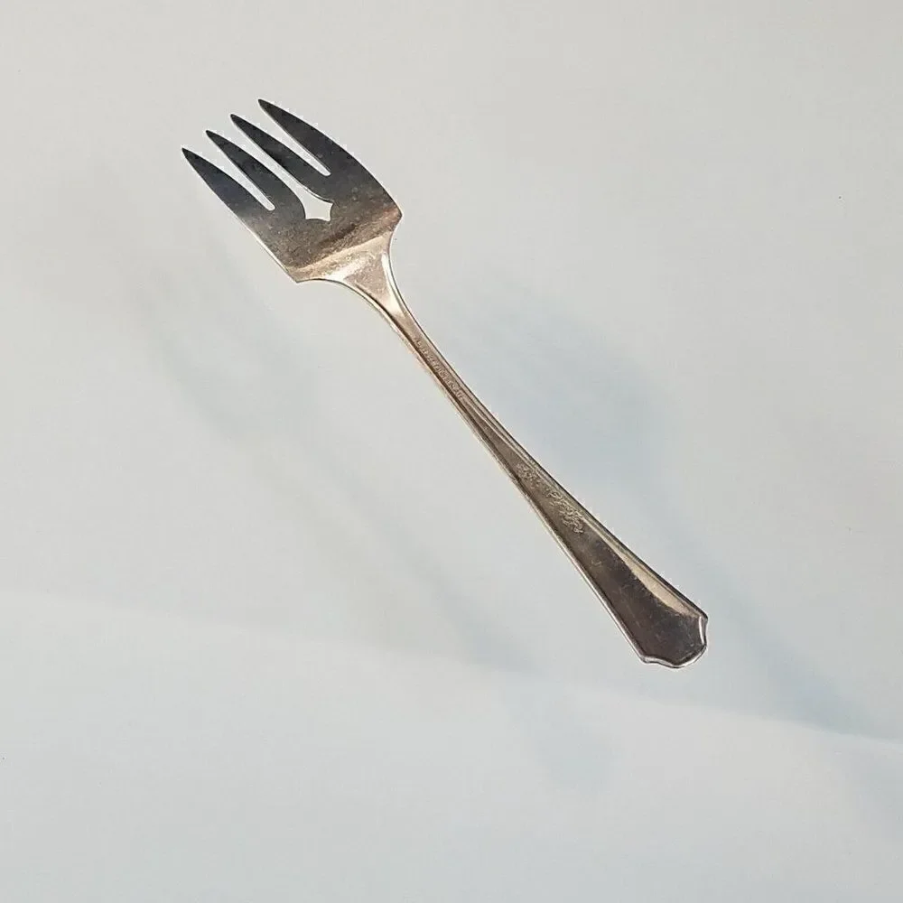 Peerless Oneida Silver Plate 1933 Charmion Pattern Serving Fork 8.25 in